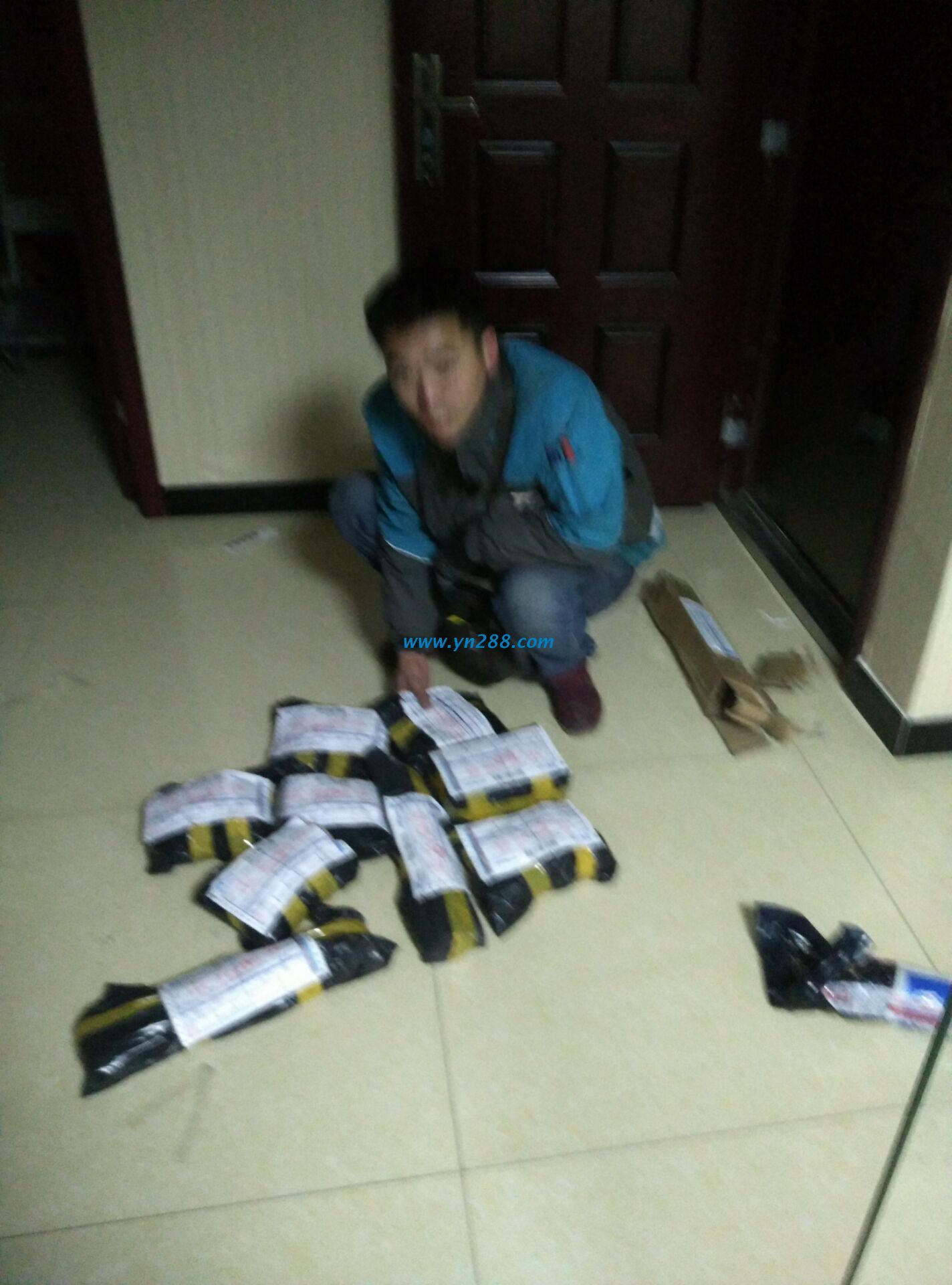  武安小夫妻帶寶寶來找手工活，沒有編號被婉拒