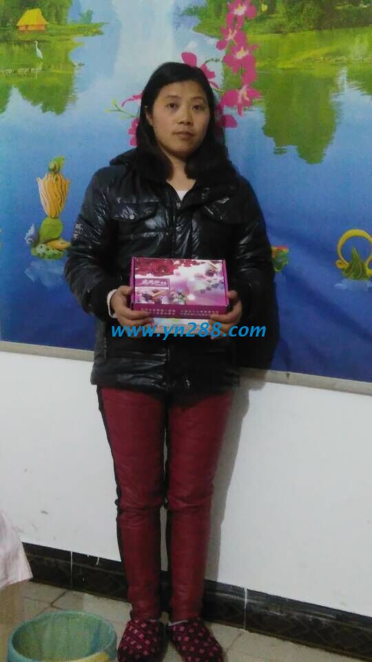 湖南漣源農(nóng)村婦女肖大姐農(nóng)閑之余做手工活補(bǔ)貼家用 湖南漣源農(nóng)村婦女肖大姐農(nóng)閑之余做手工活補(bǔ)貼家用(圖1)