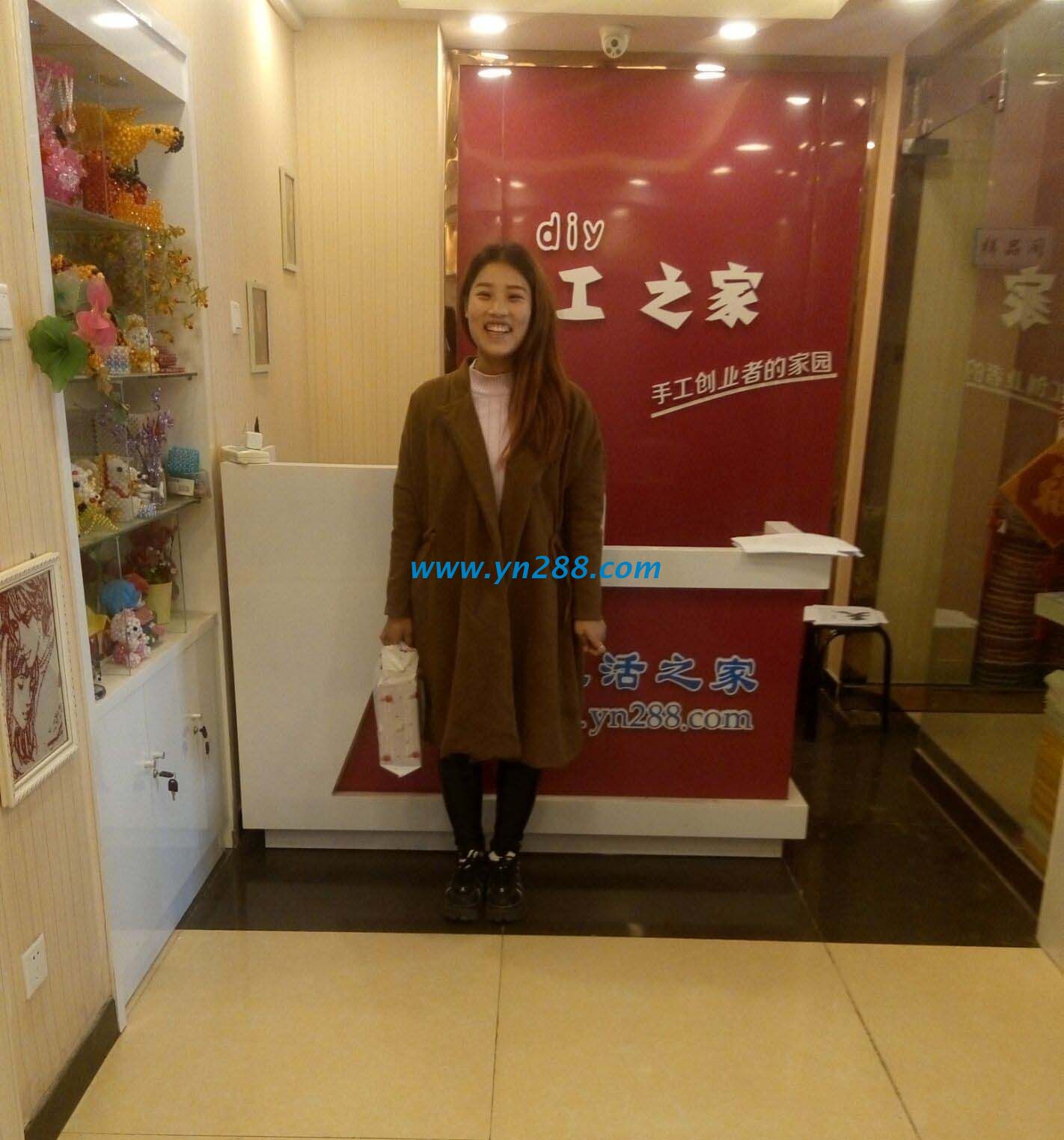 沙河楊女士親自來到手工活之家現(xiàn)場(chǎng)學(xué)做珠繡加工 沙河楊女士親自來到手工活之家現(xiàn)場(chǎng)學(xué)做珠繡加工(圖1)