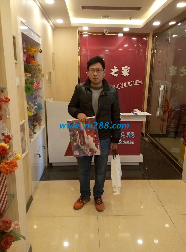 邢臺寧晉石先生親自來到手工活之家總部考察為愛人拿材料 邢臺寧晉石先生親自來到手工活之家總部考察為愛人拿材料(圖1)