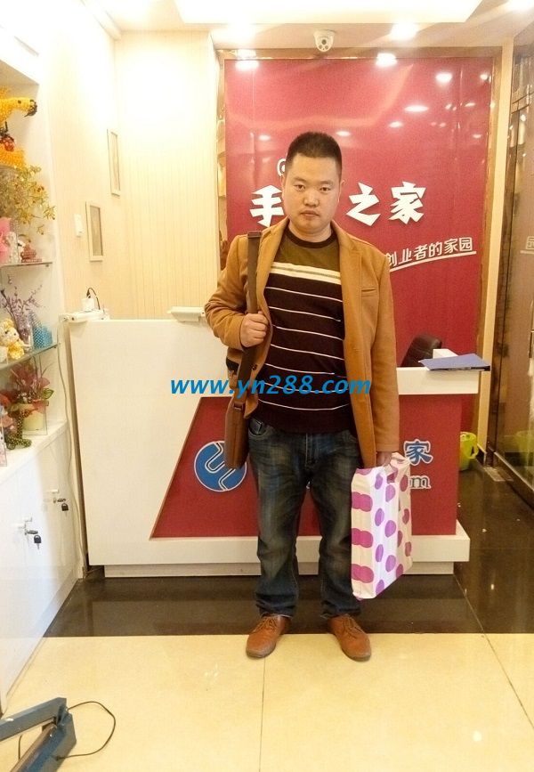 山東劉先生來手工活之家考察項目，欲組織當?shù)亻e散人員婦女做手工活(圖1)
