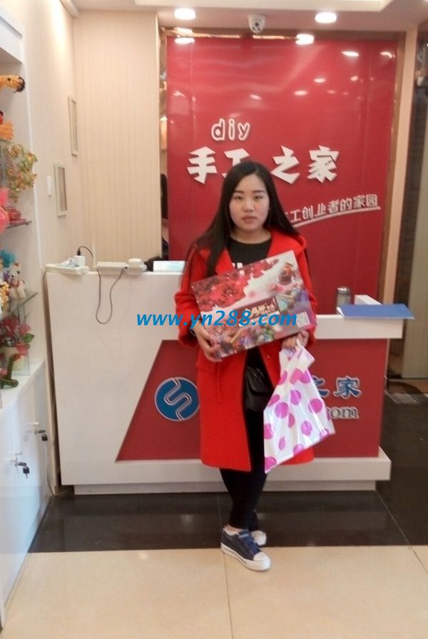 邯鄲永年化妝品店趙女士親自來(lái)手工活之家總部考察，欲兼職做手工活(圖1)