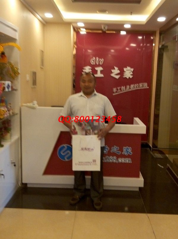 河南淅川縣百先生來手工活之家考察，欲組織當?shù)亻e散人員做手工活(圖1)