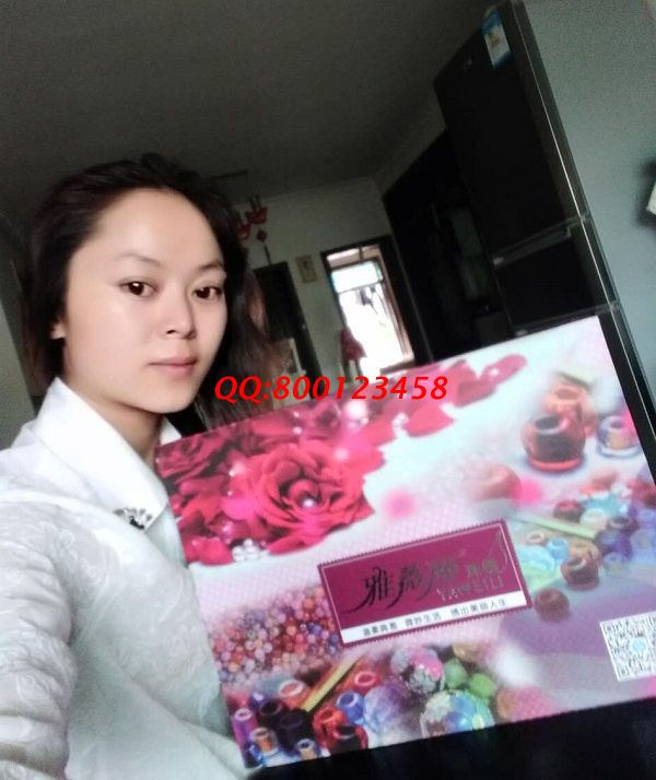 貴州凱里市美麗白領(lǐng)吳女士業(yè)余時(shí)間愛好手工活珠繡制作 貴州凱里市美麗白領(lǐng)吳女士業(yè)余時(shí)間愛好手工活珠繡制作(圖1)