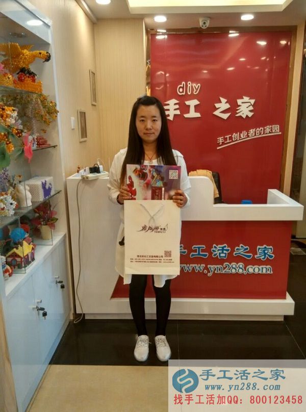 河南義馬市張女士來(lái)手工活之家考察找手工活兼職做串珠繡字畫(huà)賺錢(qián) 河南義馬市張女士來(lái)手工活之家考察找手工活兼職做串珠繡字畫(huà)賺錢(qián)(圖1)
