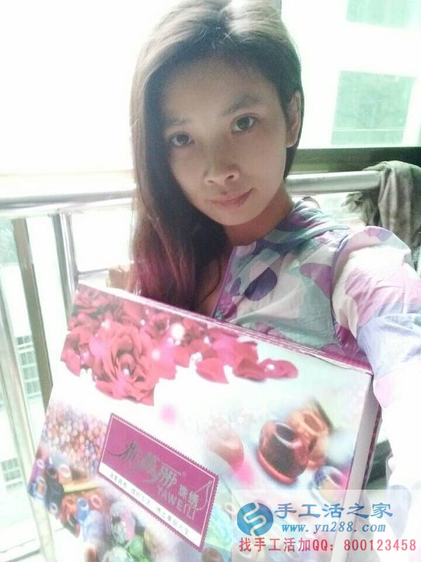 正規(guī)兼職手工活不交押金，湖南湘西鄒女士工作之余做手工活增收入(圖1)