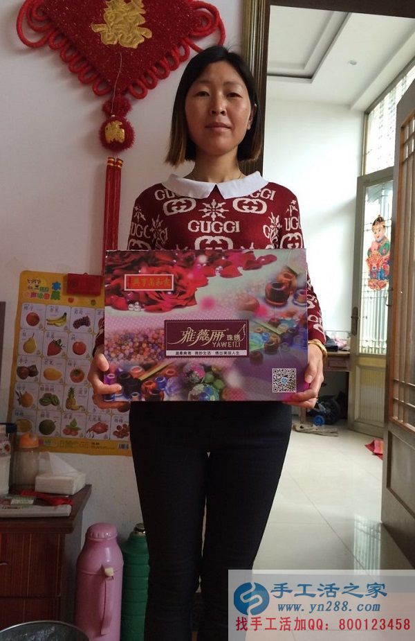 江蘇泰州婦女在家?guī)Ш⒆又嘧鍪止せ畲槔C，輕松賺加工費(圖1)