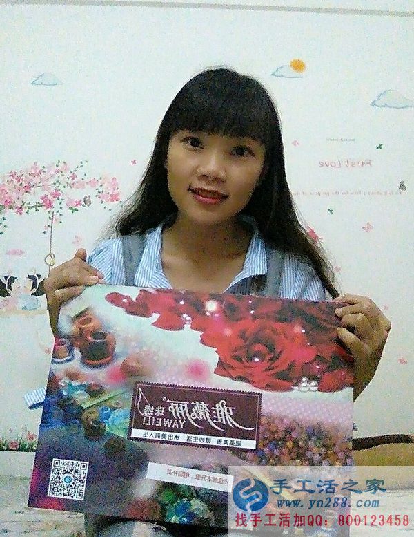 海南三亞雷女士在家做手工活串珠繡賺錢，自稱比上班都強(qiáng)！(圖1)