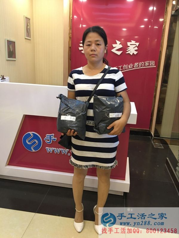 驗收合格后，河南客戶又拿了兩套作品，回家等待加工費(fèi)