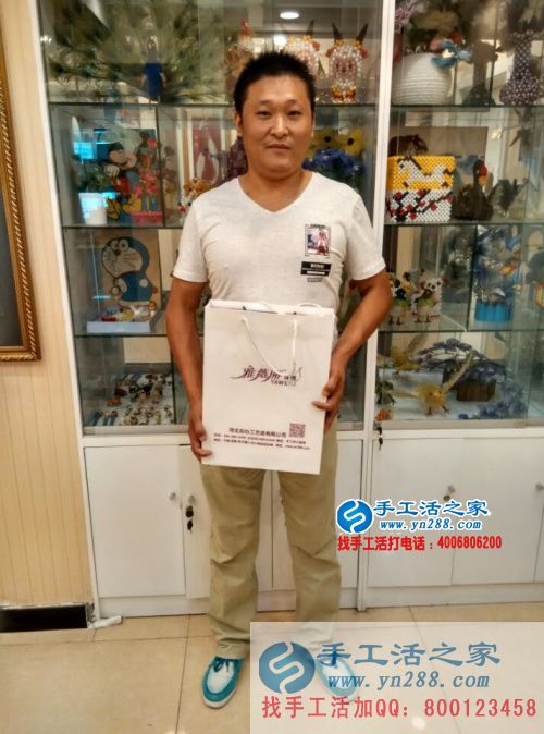河南濟(jì)源退伍軍人王先生來手工活之家尋找合作項(xiàng)目，看好串珠繡產(chǎn)品加工