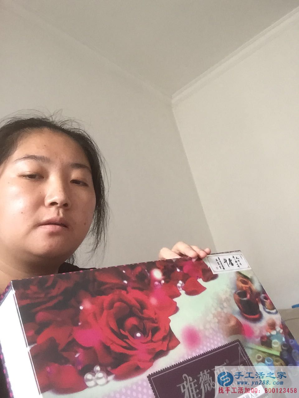 北京昌平李女士在家做兼職手工串珠繡，掙錢持家兩不誤