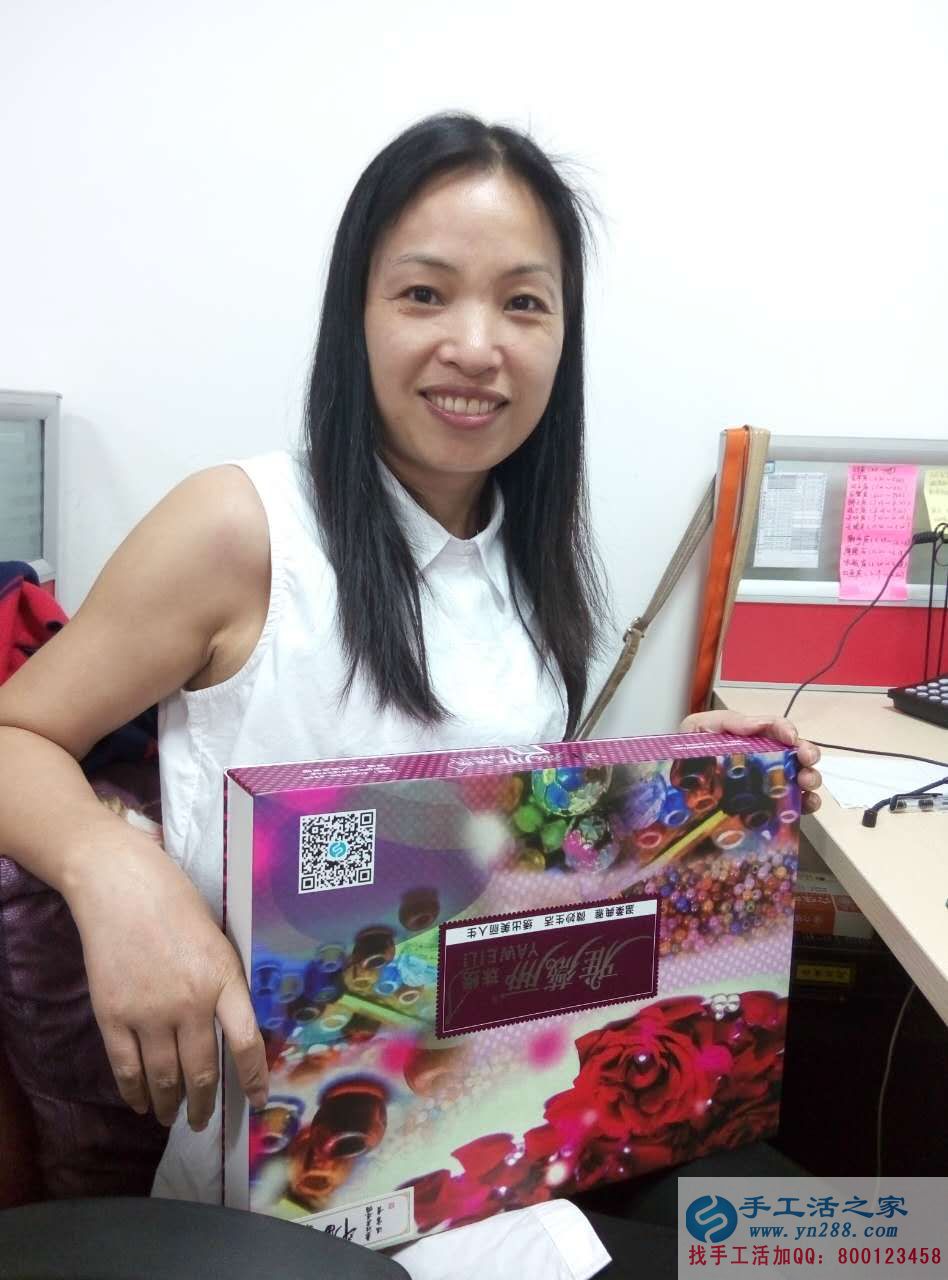 廣東職業(yè)女性業(yè)余時間做手工活，增加收入又培養(yǎng)愛好