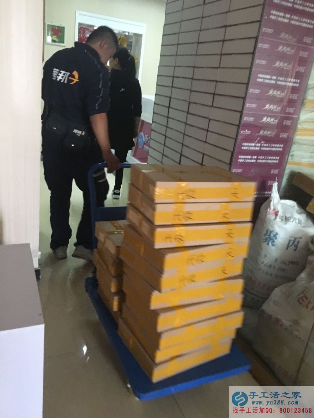 在家能做的兼職，邢臺理發(fā)店老板前來手工活之家做串珠加工外發(fā)