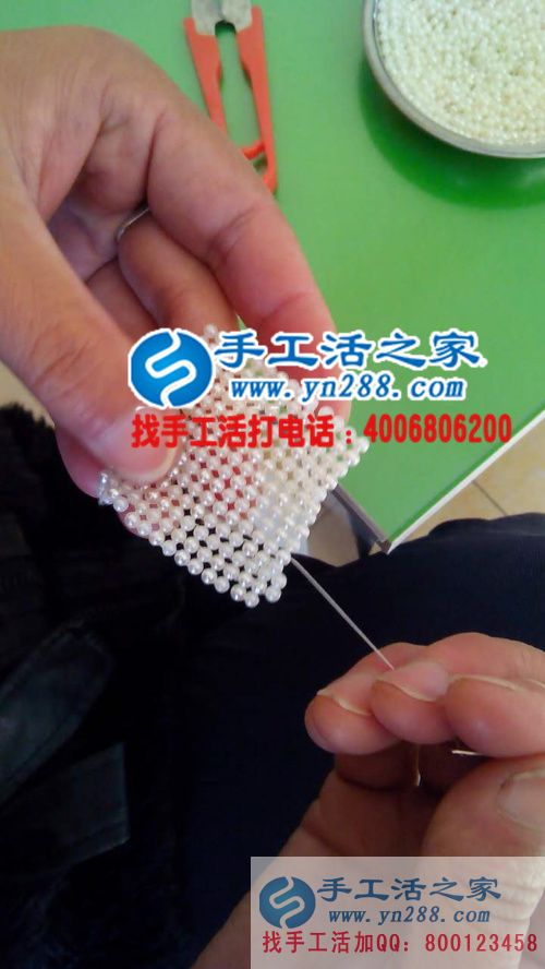 邯鄲永年周女士來(lái)手工活之家考察合作現(xiàn)場(chǎng)學(xué)習(xí)串珠繡