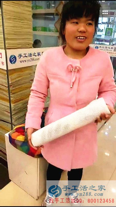 武安老客戶袁亞云冒雨來交貨，手工活之家成就一個平凡女人的不凡人生
