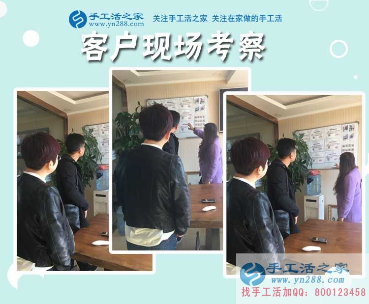 習(xí)慣成自然，遼寧沈陽(yáng)的張女士下班后在家做賺錢(qián)的手工活(圖2)
