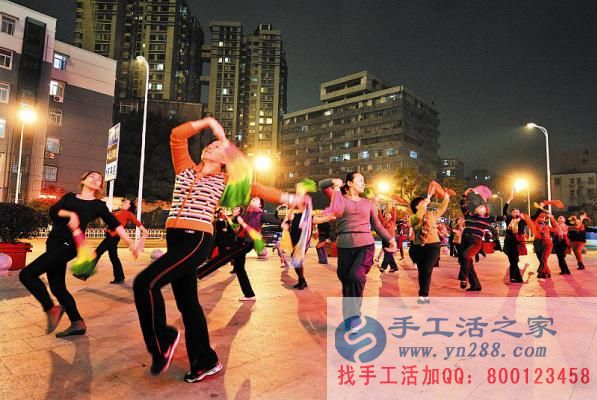 廣場舞跳出來的財(cái)富，河南淮陽彭女士在家做手工活為兒女減壓做貢獻(xiàn)