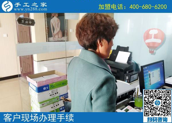 11月3日，找手工活做，可以帶回家做的手工活，手工之家的彩珠繡是首選。手工之家接待考察加工客戶剪影