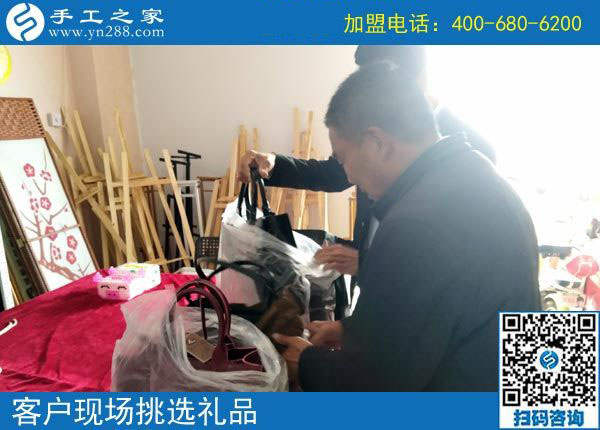11月4日，手工活拿回家做，正規(guī)的外發(fā)手工活，就在這里。手工之家接待考察合作加工客戶剪影