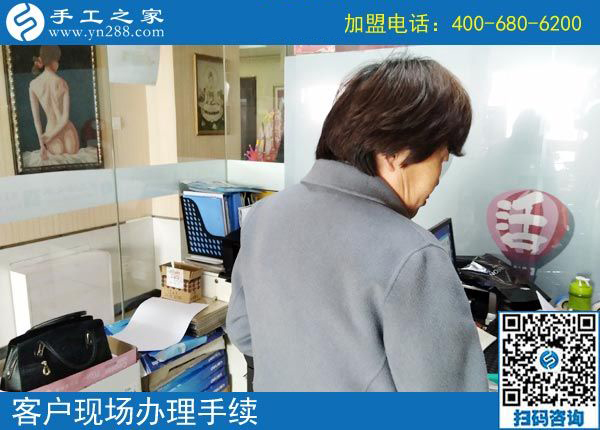 只能做足不出戶掙錢的免押金手工活，浙江湖州家庭婦女陸女士“無奈”得幸福