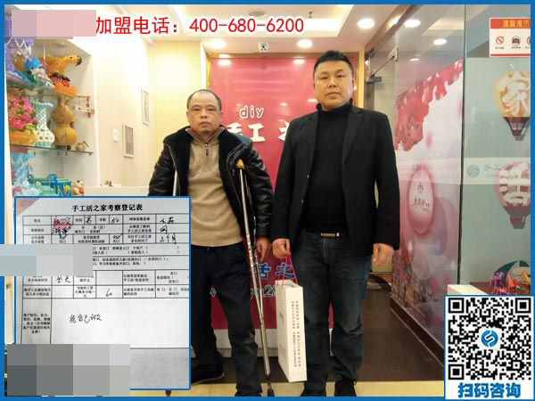湖南一50歲殘疾老人拄著雙拐，2000多里路程來到手工之家為哪般？(圖1)