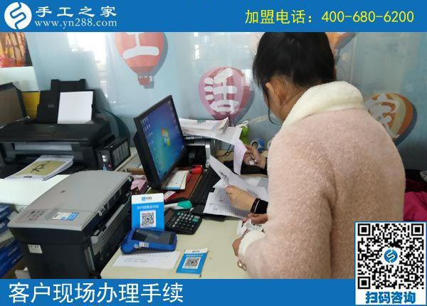 3月12日，想接正規(guī)廠家的手工活，越來越多的人都選擇了這里。手工之家接待考察加工客戶剪影