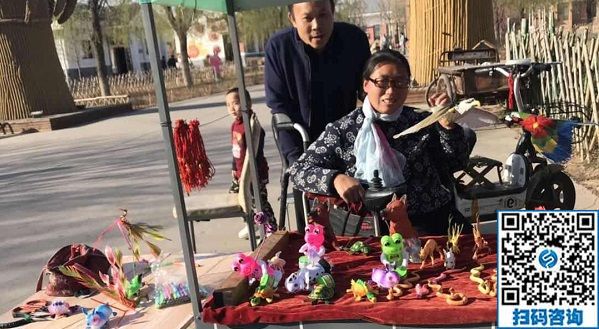 讓更多的民間手工和民間手工藝人在這個(gè)舞臺(tái)上一起高飛！------記手工之家郝總到訪糧畫(huà)小鎮(zhèn)，探訪草編大師李素云