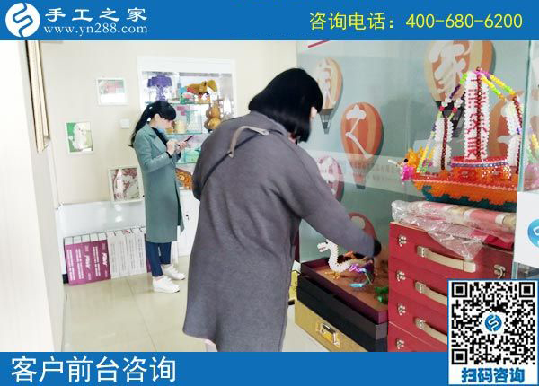 足不出戶，河北石家莊寶媽康女士帶著孩子做手工活加工賺錢