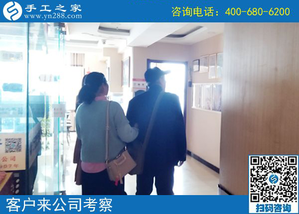 讓家人也跟著一起做手工加工掙錢，四川瀘州李女士有這個驕傲的資本