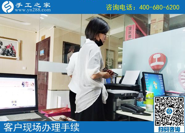 小超市的新名片，河南開封常女士開店之余做珠繡外發(fā)手工活掙錢