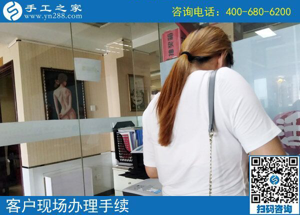 在家做手工活掙錢有多難，廣東湛江彭女士靠一個(gè)可以帶回家做的手工活成了快樂(lè)寶媽