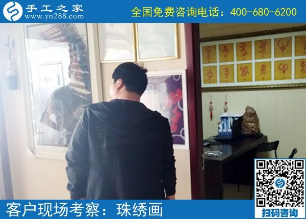 夫妻一起做正規(guī)外發(fā)手工活掙錢，河南平輿孫先生家里的生活越來(lái)越好