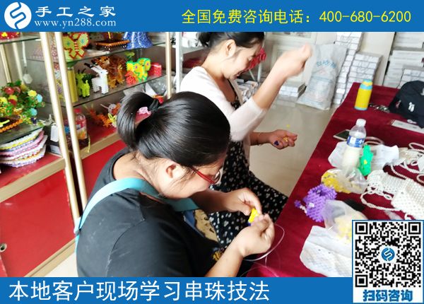 暑假要多掙錢，河北邯鄲曹女士做珠繡正規(guī)供料的手工活的時間多了