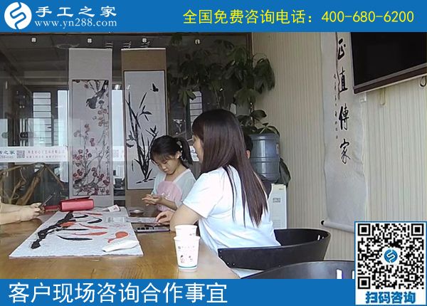 珠小孔大很好穿，河南開封于女士在家做手工活外發(fā)加工掙錢
