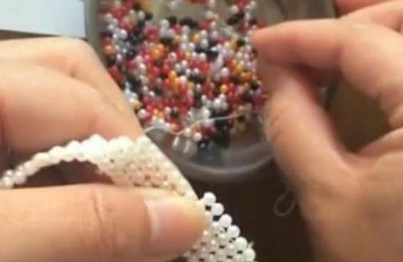 找到正規(guī)手工活外發(fā)加工廠，貴州畢節(jié)張女士送孩子上學(xué)后也能掙錢了