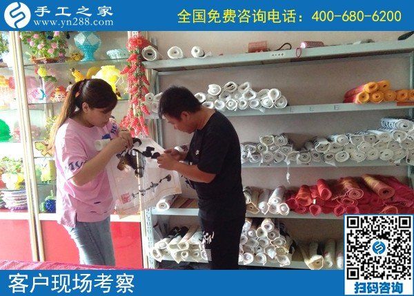 中秋節(jié)在家做手工活勵(lì)志珠，一家人團(tuán)聚不用外出打工(圖1)