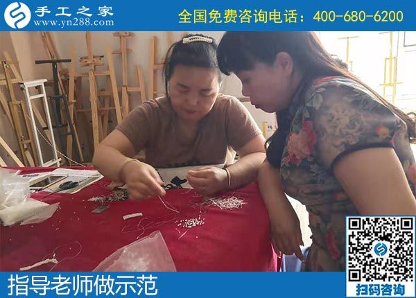 10月3日，重視產(chǎn)品質(zhì)量，正規(guī)手工活廠家是這樣做的，手工之家加工客戶針法學(xué)習(xí)實拍