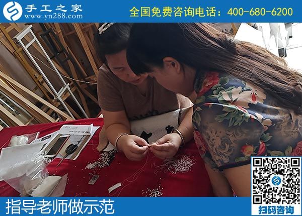10月3日，重視產(chǎn)品質(zhì)量，正規(guī)手工活廠家是這樣做的，手工之家加工客戶針法學(xué)習(xí)實拍