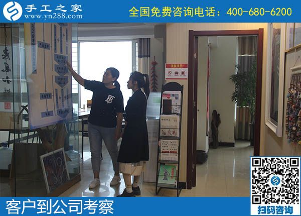 10月4日，不管什么天氣，在家做手工活掙錢都是一個好的選擇，手工之家接待考察加工客戶剪影