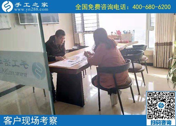10月25日，就業(yè)創(chuàng)業(yè)無(wú)障礙的手工活創(chuàng)業(yè)好項(xiàng)目，可以選擇勵(lì)志珠珠繡，手工之家接待考察加工客戶(hù)剪影