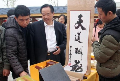 入選非遺的勵(lì)志珠珠繡這么火，這個(gè)珠繡手工是怎么回事？