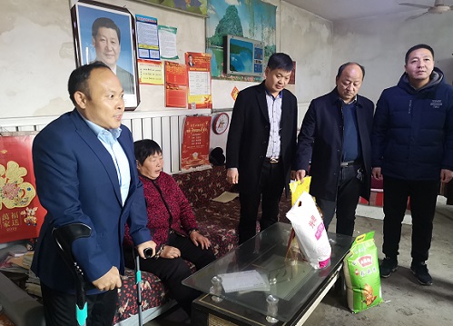 心懷公益、助力扶貧 --- --- 手工之家郝總與邯山區(qū)工商聯(lián)愛心企業(yè)家一起參加送溫暖春節(jié)慰問活動(dòng)