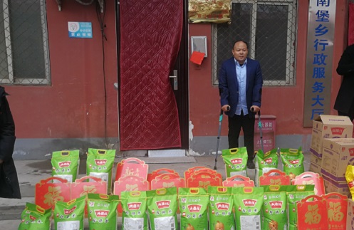 心懷公益、助力扶貧 --- --- 手工之家郝總與邯山區(qū)工商聯(lián)愛心企業(yè)家一起參加送溫暖春節(jié)慰問活動(dòng)