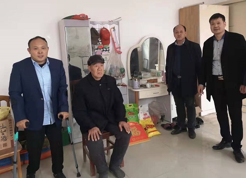心懷公益、助力扶貧 --- --- 手工之家郝總與邯山區(qū)工商聯(lián)愛心企業(yè)家一起參加送溫暖春節(jié)慰問活動(dòng)