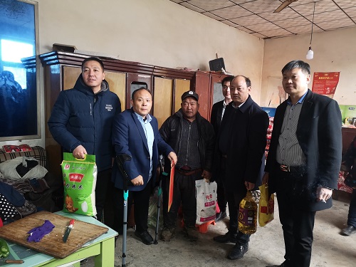 心懷公益、助力扶貧 --- --- 手工之家郝總與邯山區(qū)工商聯(lián)愛心企業(yè)家一起參加送溫暖春節(jié)慰問活動(dòng)