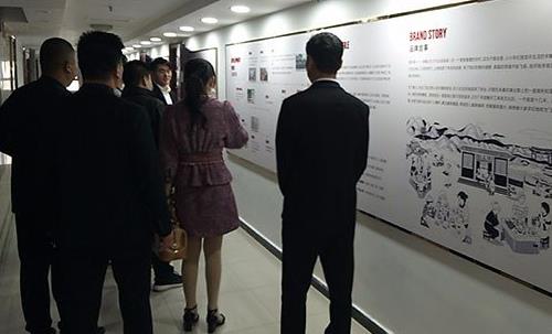 邯鄲市委宣傳部文化產(chǎn)業(yè)改革處張宗強(qiáng)處長、何文毅處長一行蒞臨手工之家參觀指導(dǎo)工作