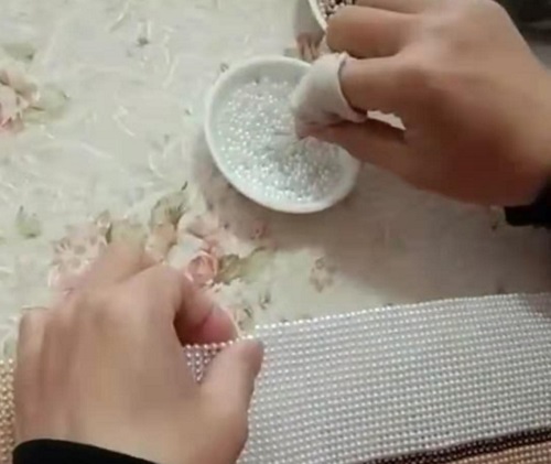 一份收入，一份底氣！-----16年10月開(kāi)始，遼寧尹女士做手工之家的珠繡手工