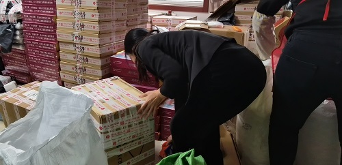 發(fā)貨、整理兩不誤------手工之家材料庫年終大盤點行動開始