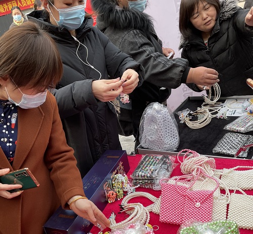 祝福三·八婦女節(jié)，勵志珠珠繡添風(fēng)采！------記手工之家參加“幸福叢臺、巾幗添彩”手工藝品展