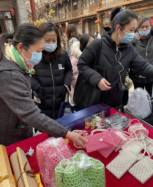 祝福三·八婦女節(jié)，勵志珠珠繡添風(fēng)采！------記手工之家參加“幸福叢臺、巾幗添彩”手工藝品展